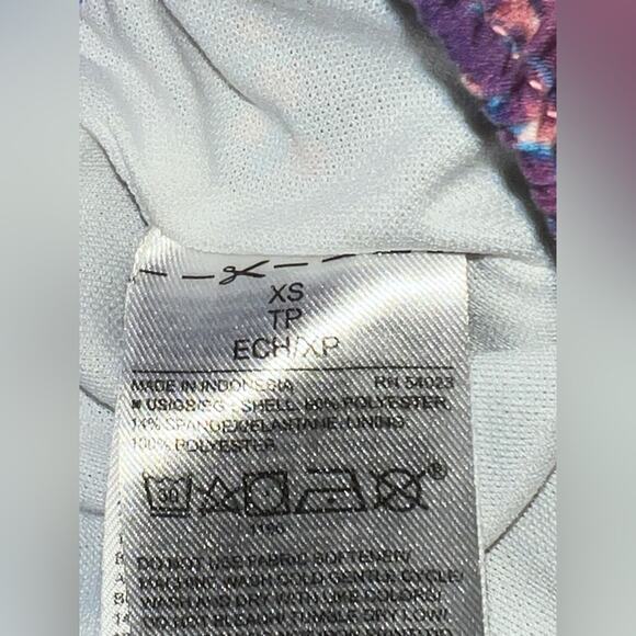 Gap fit women’s multi colored shorts with lining - Picture 7 of 8